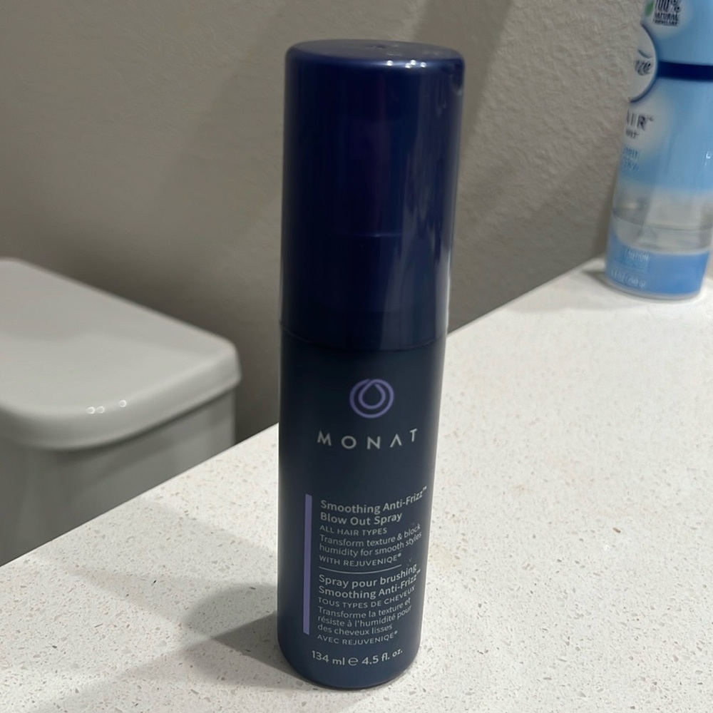 Monat Smoothing Anti-Frizz Blow Out Spray